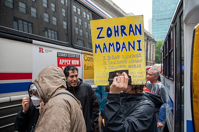 Zohran Mamdani lesokkolja az establishmentet – az első lépés egy szocialista NYC felé?